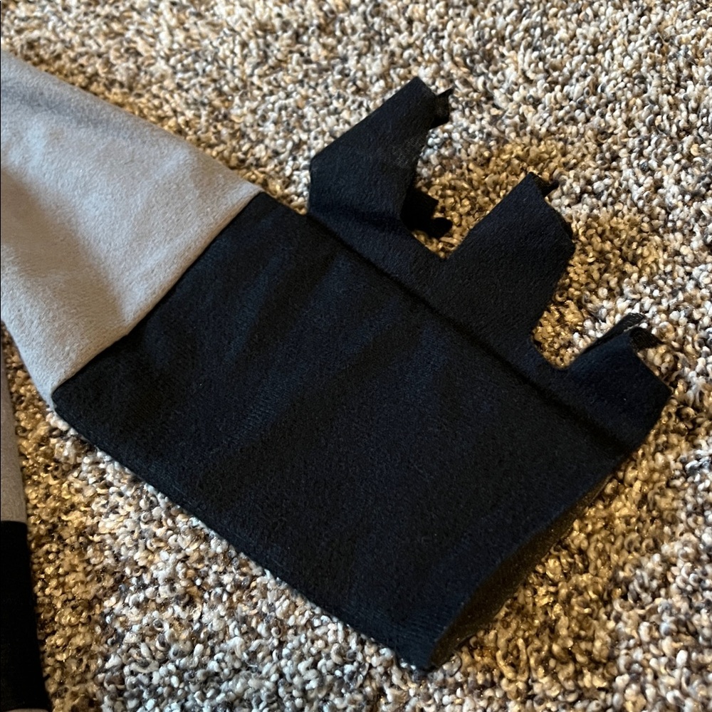 🎃Batman Kids Costume with Cape - Gray, Black, and Yellow, Size Toddler - Picture 4 of 13